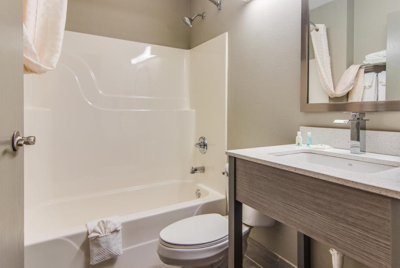 Quality Inn & Suites Grove City-Outlet Mall المظهر الخارجي الصورة