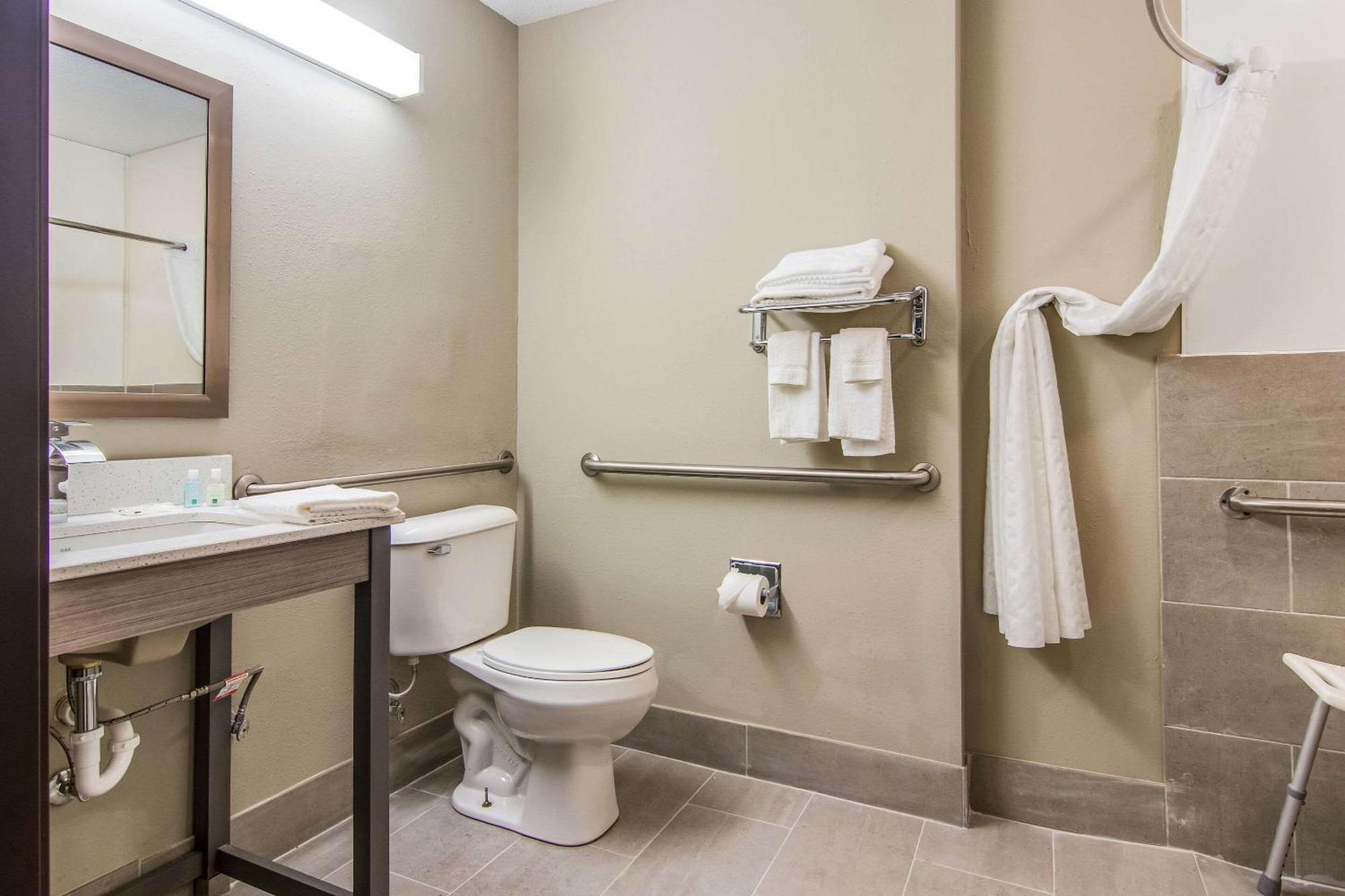 Quality Inn & Suites Grove City-Outlet Mall المظهر الخارجي الصورة